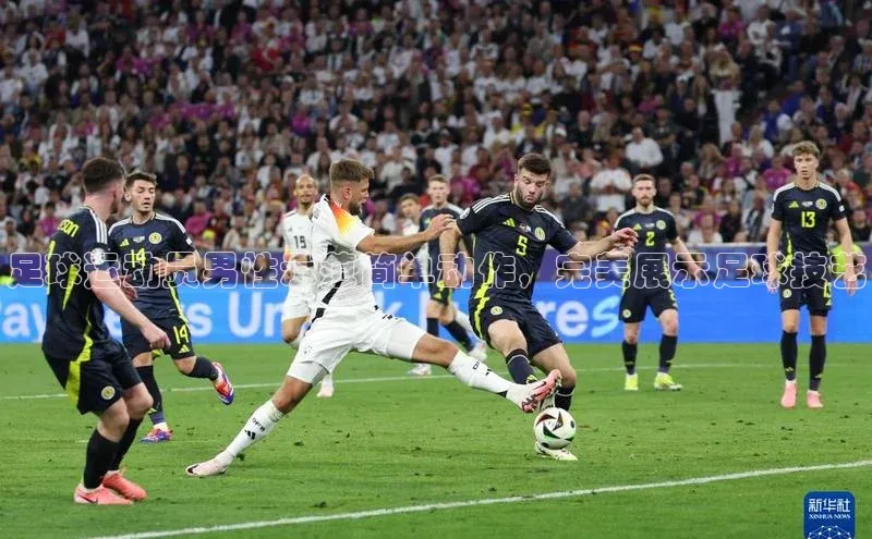 欧亿体育(中国)官方网站百度智能云足球运动员男性示范简单动作，完美展示足球技艺